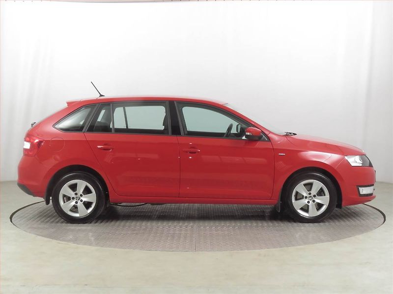 Škoda Rapid (2017) Spaceback 1.2 TSI, Serv.kniha - fotka 6 z 20