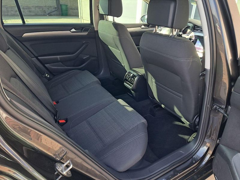 Volkswagen Passat (2022) 1.5 TSI DSG, ZÁRUKA - fotka 31 z 35