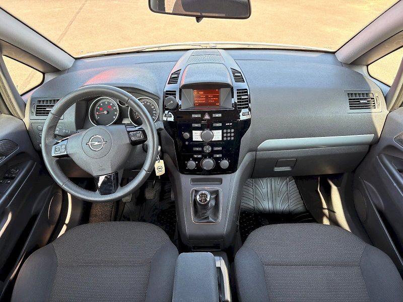 Opel Zafira (2014) 1.8 88 kW Classic - Tažné 7mís - fotka 8 z 23