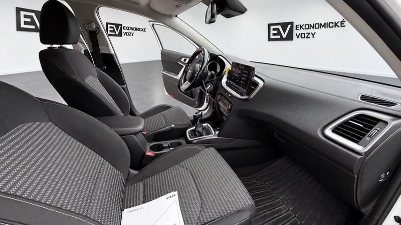Kia Ceed (2022) 1.5 T-GDI,ČR,SERVIS,1 MAJITEL - fotka 2 z 15
