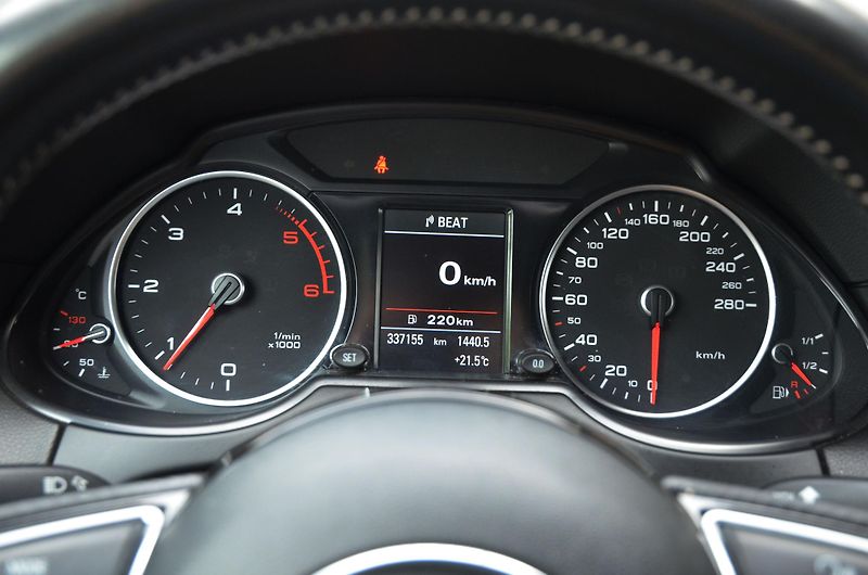 Audi Q5 (2015) 2.0 TDi 140kW Quattro S-LINE - fotka 36 z 45