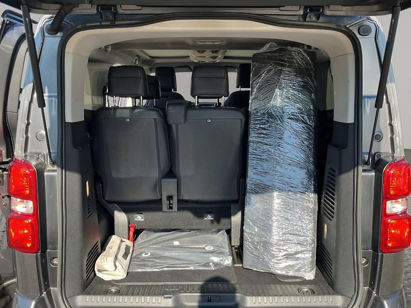 Peugeot Traveller (2021) ALLURE L2 2.0 BlueHDi 106kW, Č - fotka 20 z 29