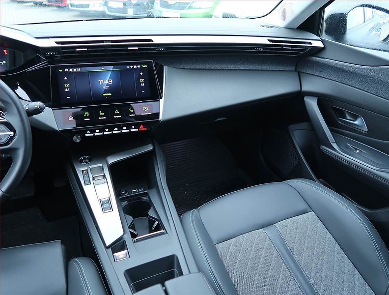 Peugeot 408 (2024) Allure 1.2 PureTech - fotka 8 z 19