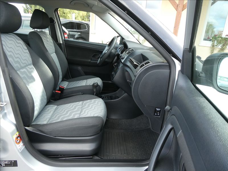 Škoda Fabia 1,4 16V 63kW závěs, serviska - fotka 23 z 41