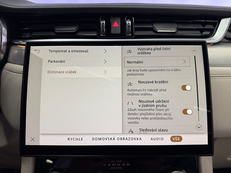 Jaguar F-Pace D200 S AWD, PANORAMA, ASSIST, - fotka 23 z 31