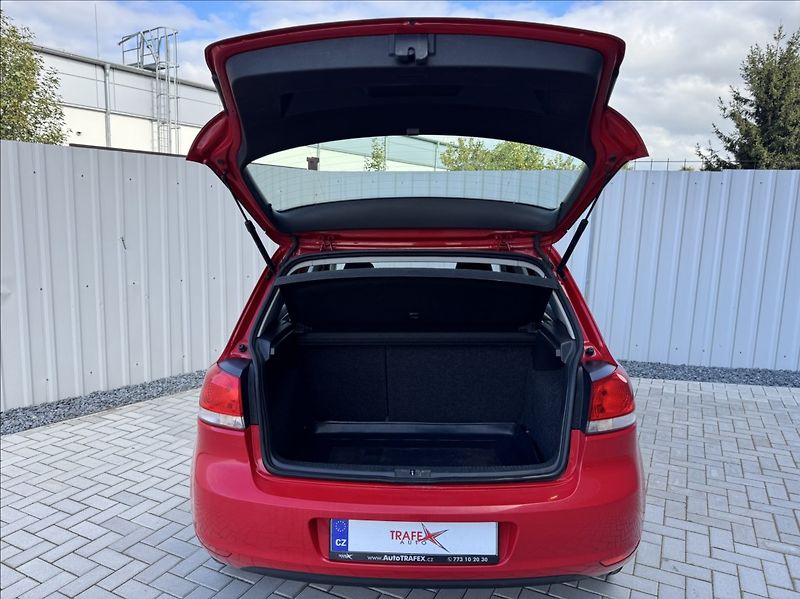 Volkswagen Golf 1,4 i 16V TRENDLINE 1.maj. ČR - fotka 12 z 50