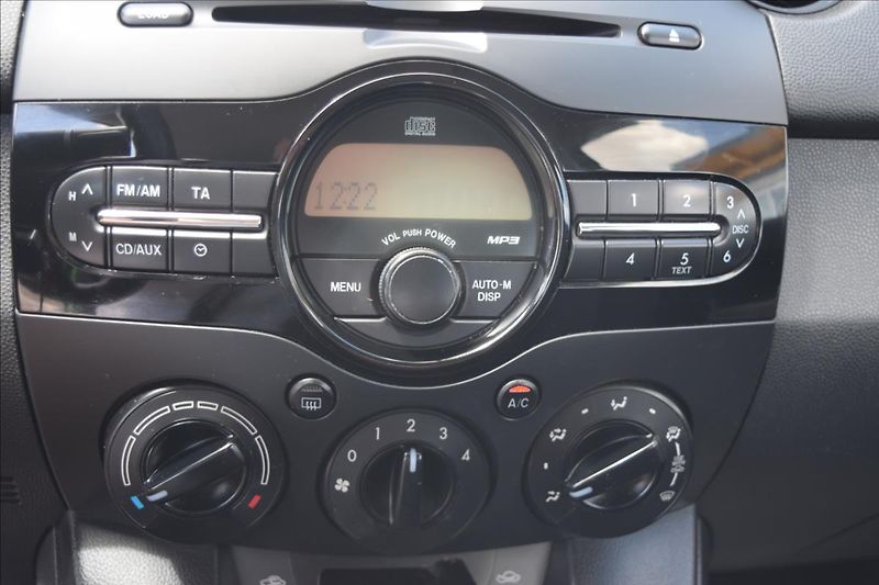 Mazda 2 1,4 I 55KW NOVÁ STK KLIMA - fotka 34 z 39