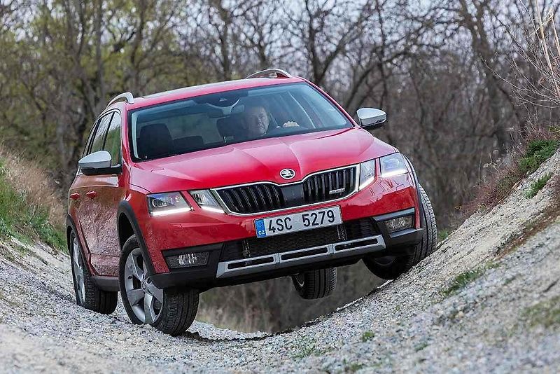 Škoda Octavia Combi RS a Škoda Octavia Scout.