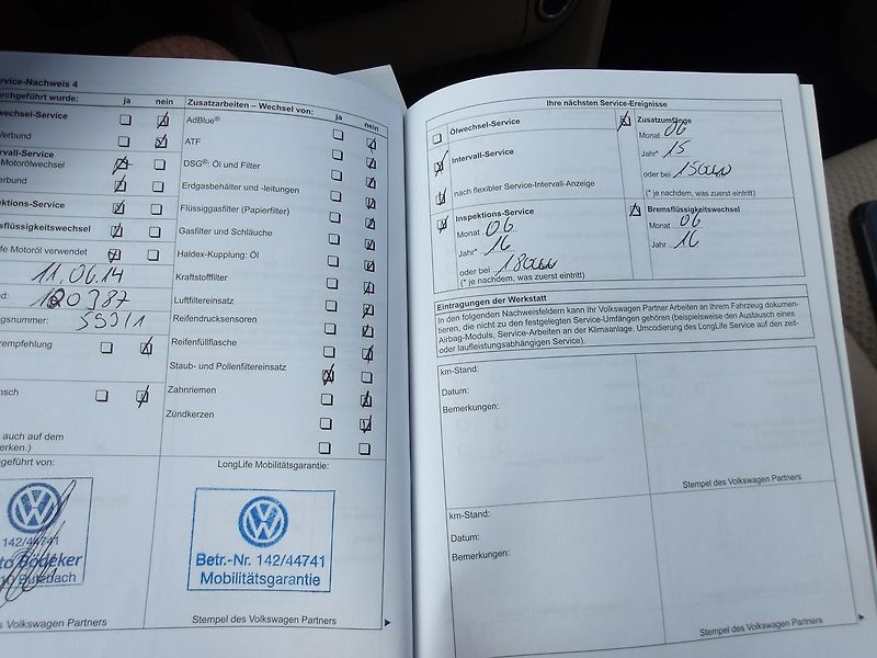 Volkswagen Touran 2,0TDi 103kW PANORAMA ! - fotka 30 z 33