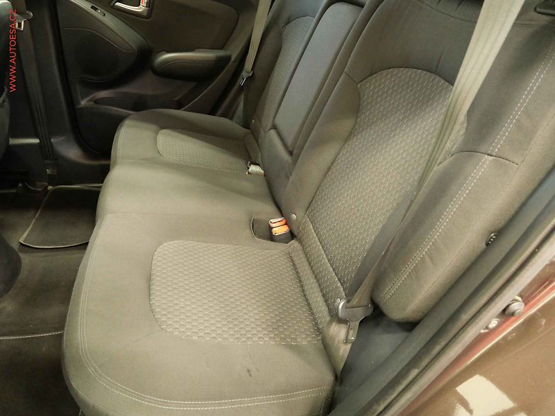 Hyundai ix35 (2011) 1.6GDI, ČR, AC, temp - fotka 11 z 19