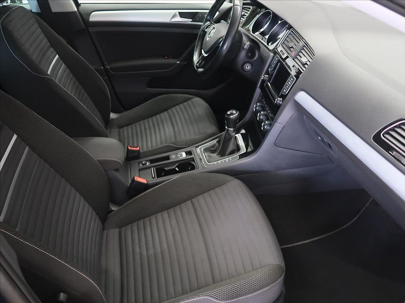 Volkswagen Golf 1,4 TSI 1.majitel - fotka 13 z 33