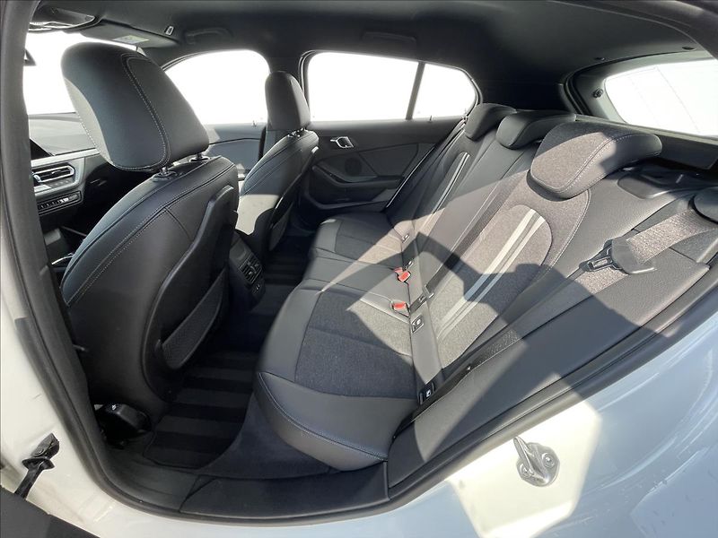BMW Řada 1 2,0 120d xDrive Advantage A8 - fotka 15 z 22