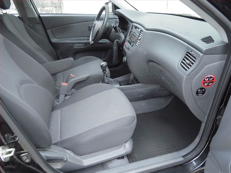 Kia Rio (2009) 1.4 16V, nová STK, Tažné - fotka 9 z 14