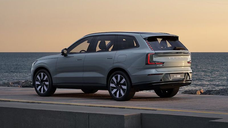 Volvo EX90 (2025) ULTRA, Twin Motor, 300 kW / 40 - fotografie inzerátu