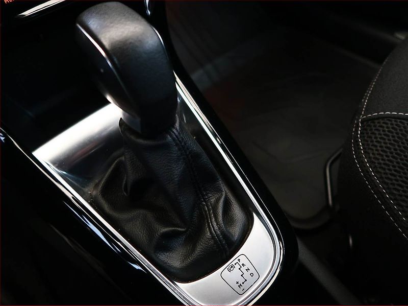Citroën DS3 (2016) 1.2 PureTech, Automat, Navi - fotka 13 z 16