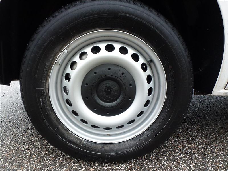 Volkswagen Transporter 2,0 TDi 9 míst - fotka 33 z 36