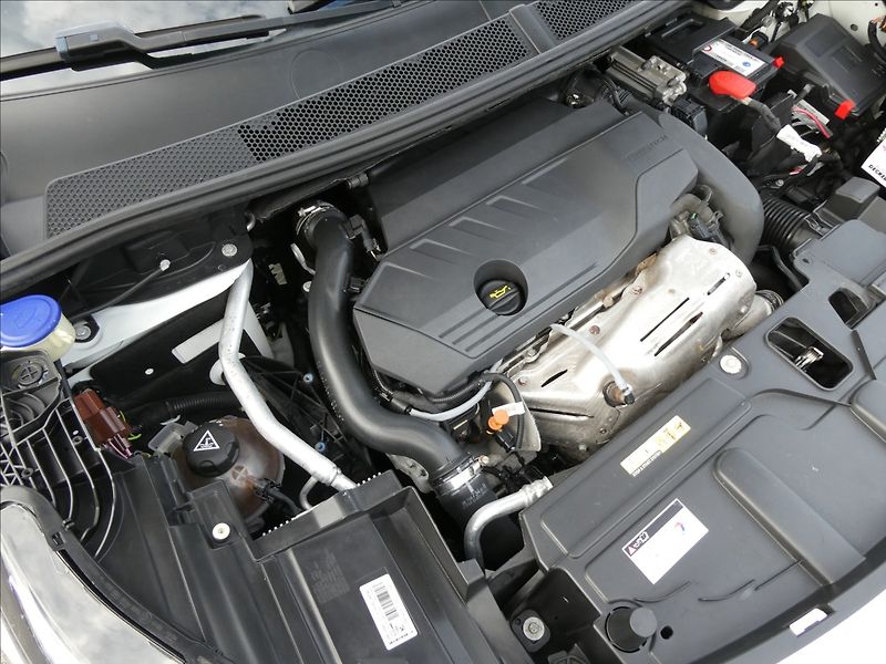 Peugeot 5008 1,6 133kW GT-line AT8,7.míst,D - fotka 40 z 50