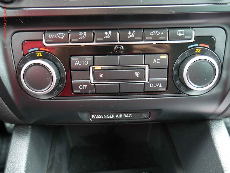 Volkswagen Jetta (2012) 1.2TSi, ČR, AAC, tempo - fotka 16 z 17