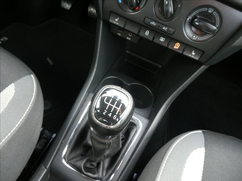 Škoda Rapid 1,2 TSi 81kW 1.MAJITEL,SERVISK - fotka 29 z 47