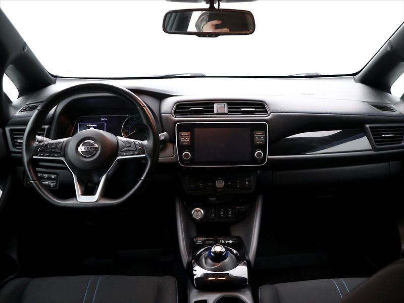 Nissan Leaf 110kW N-Connecta 40kWh - fotka 25 z 32