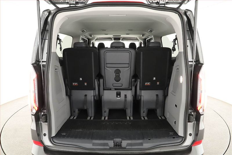 Ford Tourneo Custom (2025) 2.0 EcoBlue - fotka 11 z 21
