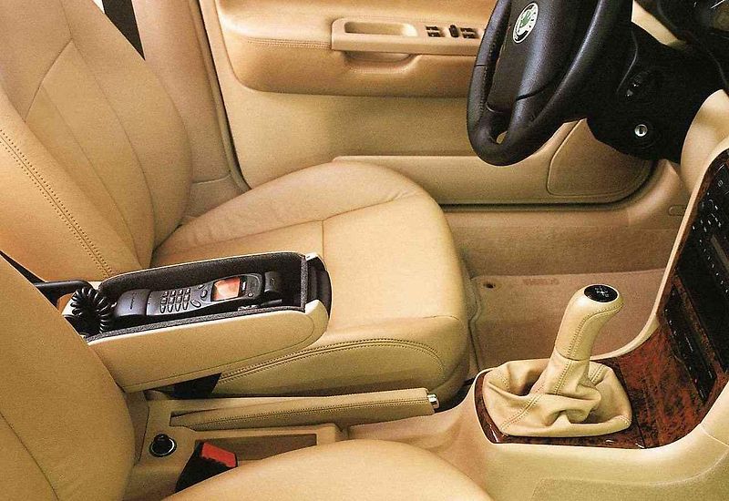 Škoda Octavia se v Čině jmenuje Ou Ya. A je natažená do délky.