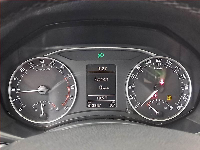Škoda Octavia (2009) 1.9 TDI 4x4, 4X4, slušný stav - fotka 11 z 15
