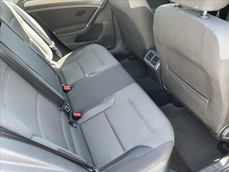 Volkswagen Golf 1,2 TSI 77KW DSG,ČR.1.MAJ. - fotka 21 z 33