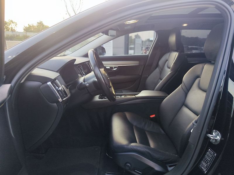 Volvo V90 B5 2.0/184kW Momentum Pro - fotka 16 z 39