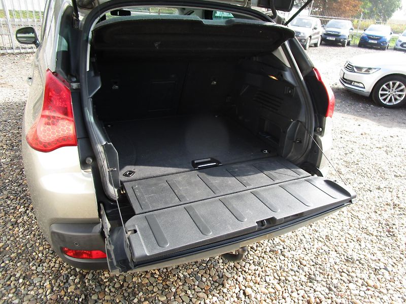 Peugeot 3008 1,6-115KW-NOVÉ KOTOUČE+BATERIE - fotka 6 z 15