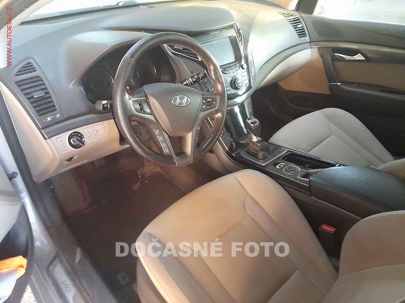 Hyundai i40 (2017) 1.7 CRDI 257301, ČR, STK8/28 - fotka 3 z 3