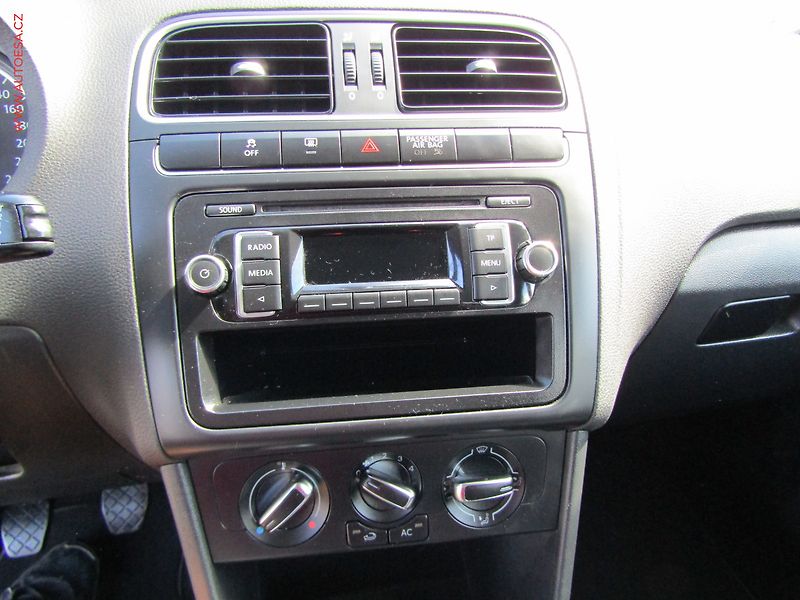 Volkswagen Polo (2014) 1.2 i, Comfortline - fotka 12 z 17