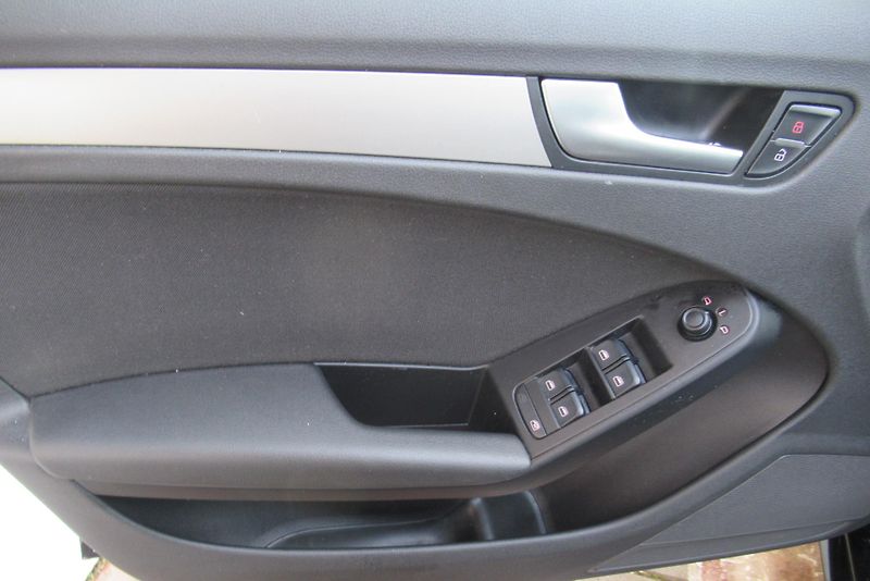Audi A4 2.0 TDi AUT. KLIMA *AUTOMAT* - fotka 15 z 18