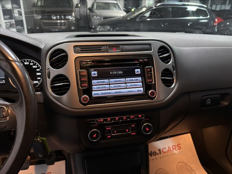 Volkswagen Tiguan 1,4   TSI 90KW CUP VÝHŘEV TOP - fotka 14 z 36