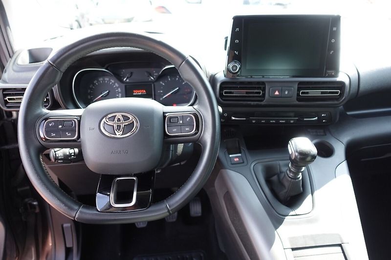 Toyota ProAce City Verso 1,5D-4D M/T Family Long - fotka 15 z 28