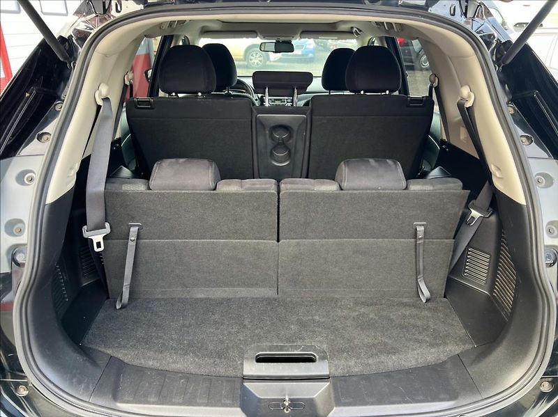Nissan X-Trail 1,6 dCi  7-míst automat - fotka 16 z 38