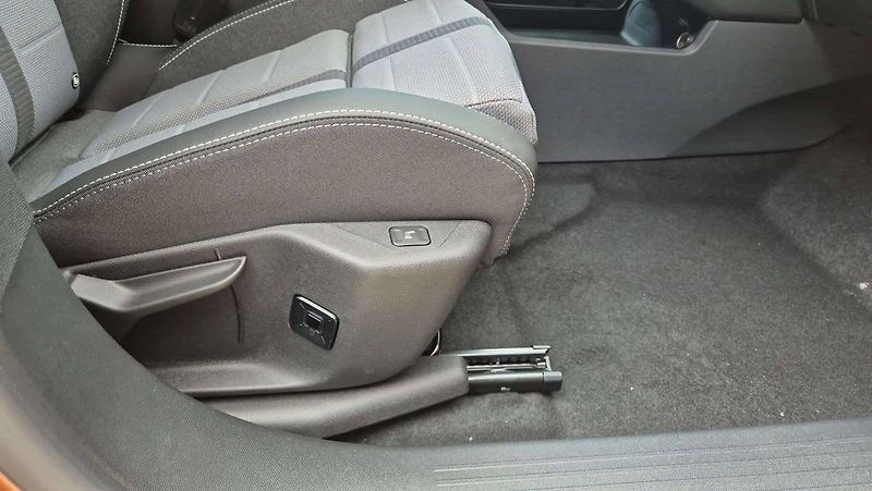 Opel Grandland (2026) GS Hybrid 1.2 TURBO (107kW/145 - fotka 23 z 38