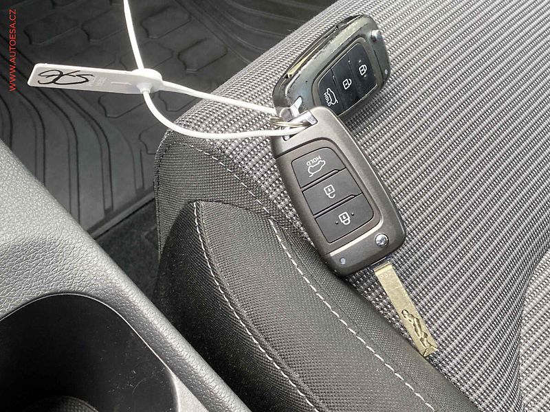 Hyundai i30 (2021) 1.6 CRDi, 1.maj,ČR, Smart - fotka 17 z 17