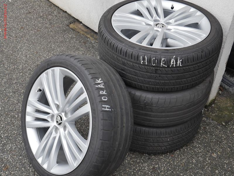 Škoda Superb (2014) 3.6 4X4, L&K, DSG - fotka 25 z 25