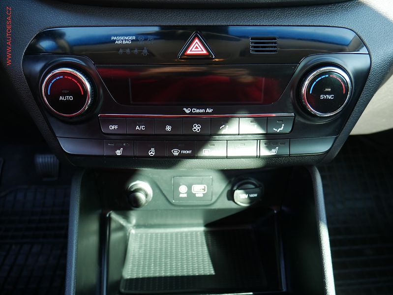 Hyundai Tucson (2016) 2.0CRDi 4x4, 1.maj,ČR, Navi - fotka 16 z 19