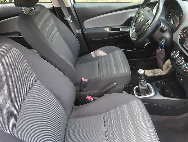 Toyota Yaris (2017) 1.33 Dual VVT-i, Serv.kniha - fotka 9 z 12