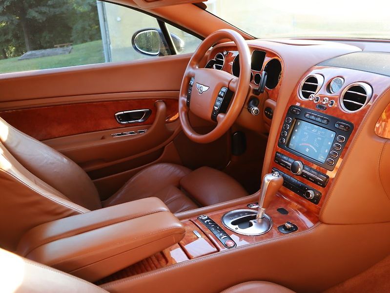 Bentley Continental GT (2004) - fotka 42 z 42