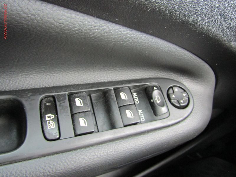 Citroën C3 Picasso (2009) 1.6 VTi, Exclusive, panor - fotka 12 z 16