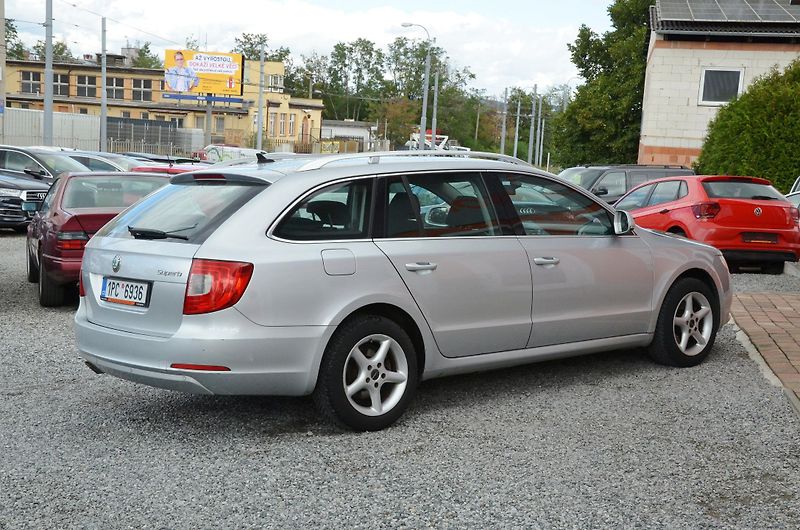 Škoda Superb (2011) 2.0 TDi 103kW AMBITION - fotka 6 z 31