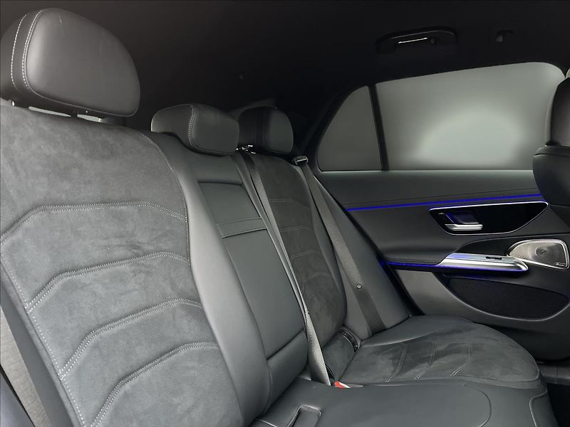 Mercedes-Benz Třídy E 300 de 4MATIC kombi s hybridní - fotka 19 z 22