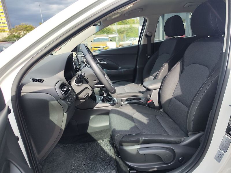 Hyundai i30 1.5 T-GDI/117kW Smart - fotka 13 z 30