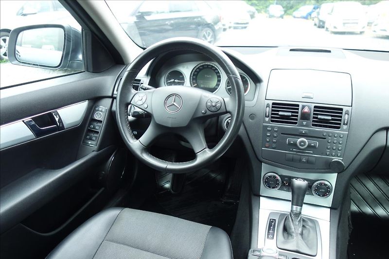 Mercedes-Benz Třídy C 320CDi 165KW, AVANTGARDE. - fotka 19 z 31