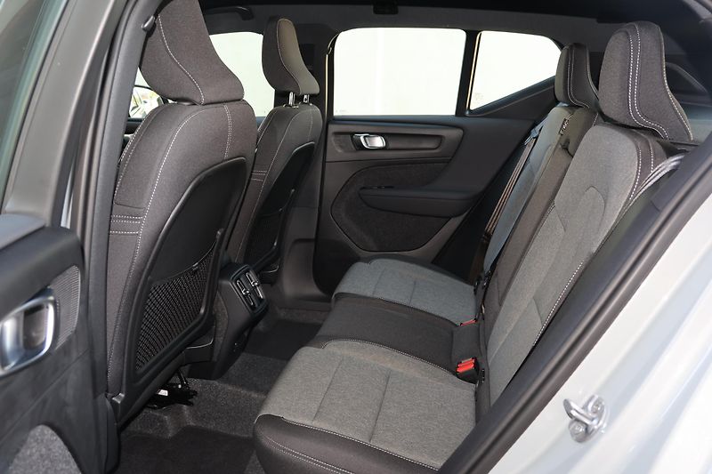 Volvo XC40 (2025) Plus, B3 Mild hybrid - fotka 8 z 19