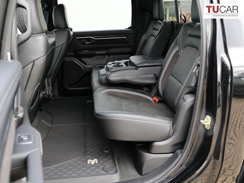 RAM 1500 (2024) Laramie 5.7 V8 HEMI E-Torque - fotka 32 z 38