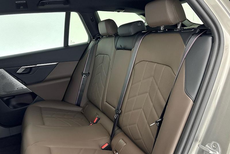 BMW Řada 5 540d xDrive Touring - fotka 8 z 24
